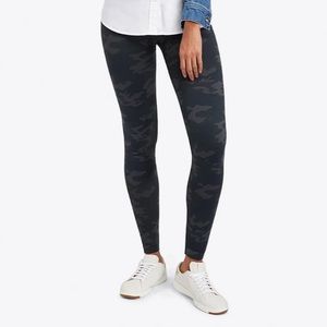 SPANX look at me now seamless leggings.